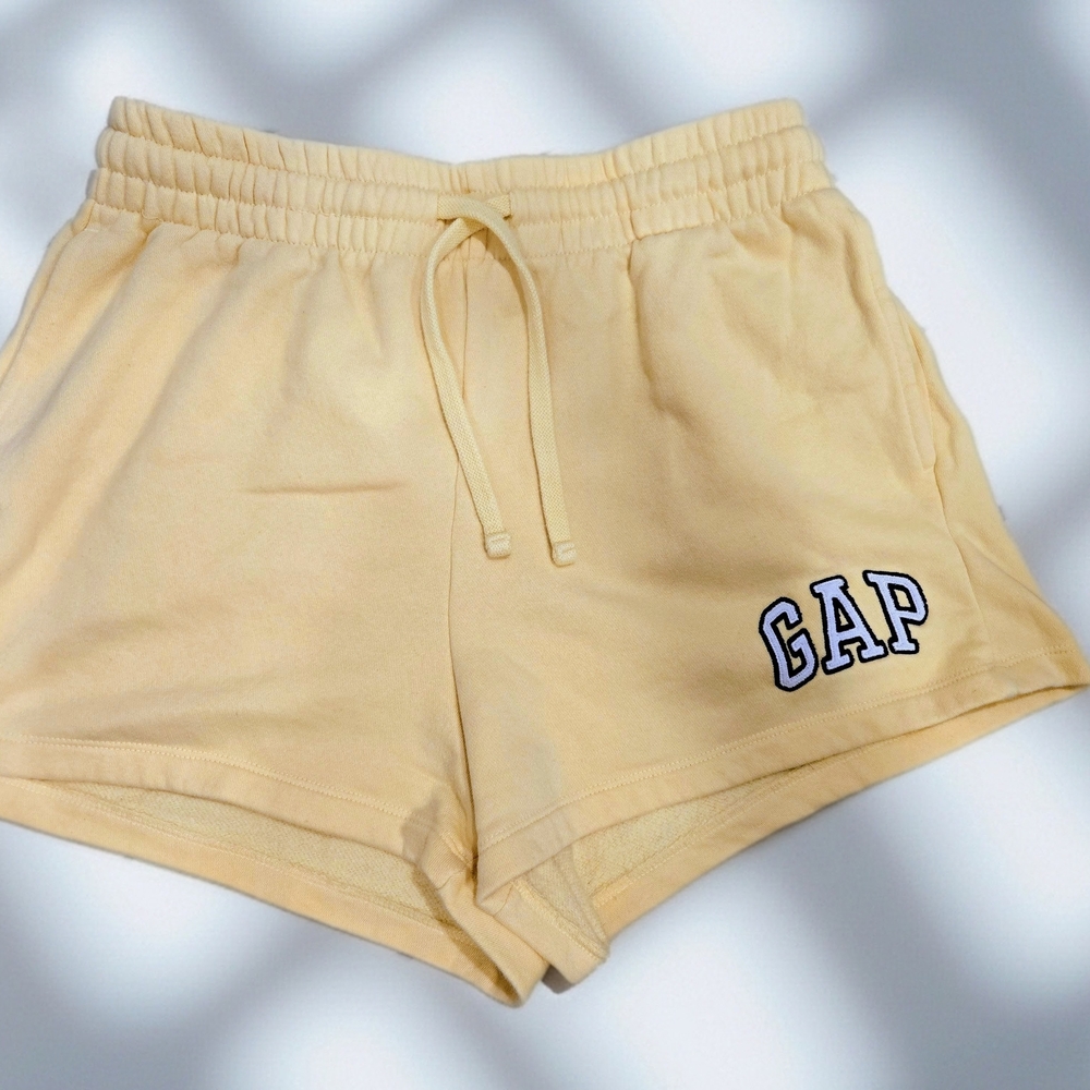 GAP Yellow Logo Fleece Sweatshorts Drawstring Lounge Shorts Size M- “Perfect for